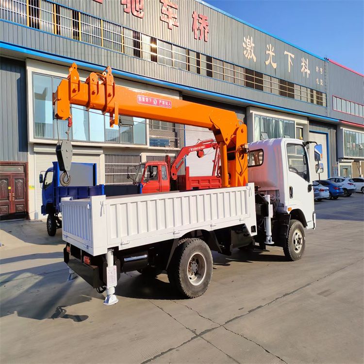 巴林左旗三轮随车吊定制 农用改装机自备吊中瑞长期出售